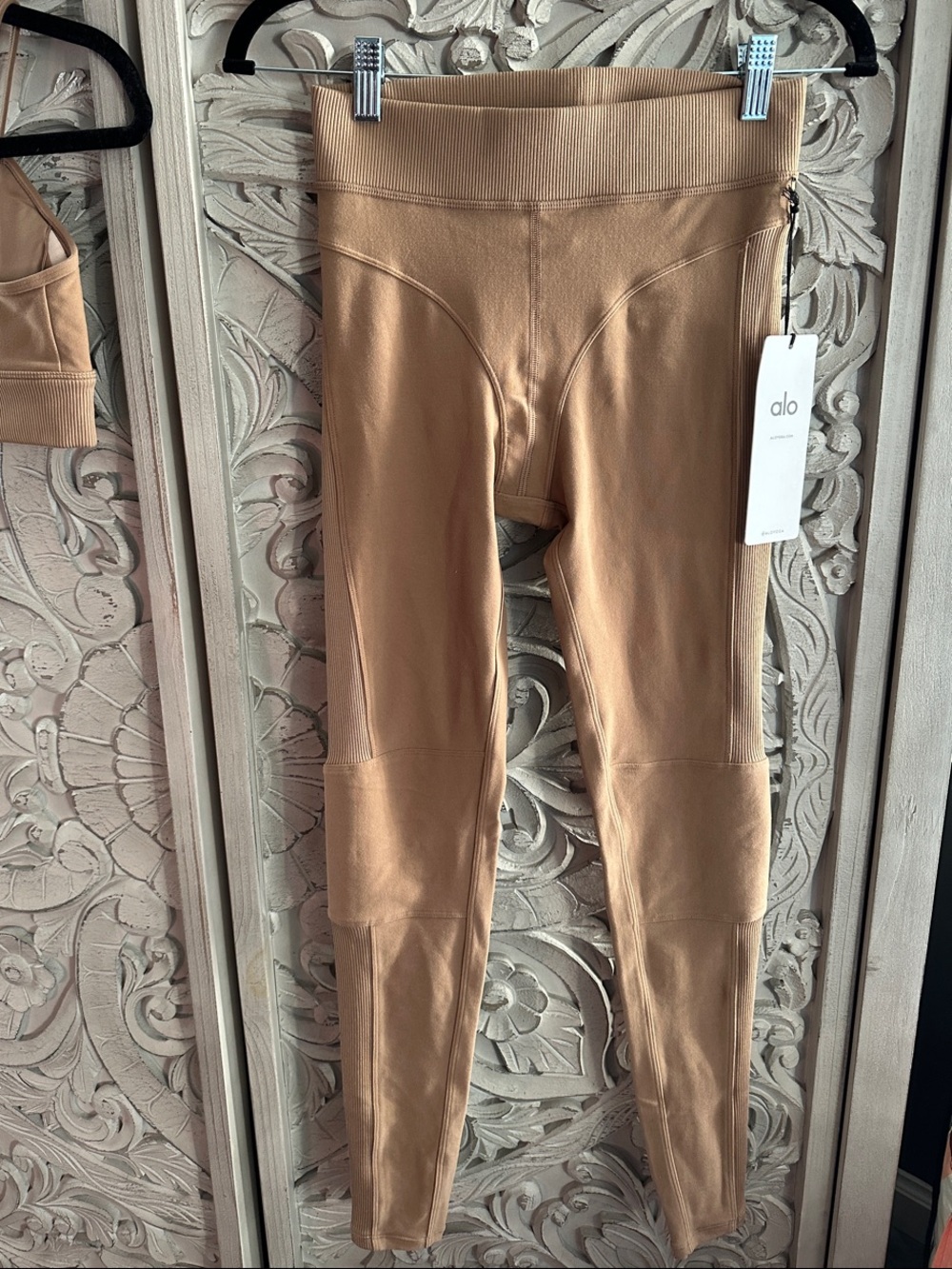 Alo Alosoft High-Waist Head Start Legging -
Toasted Almond XS